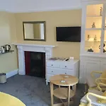B&B Elton