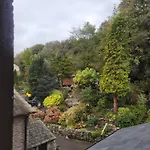 Elton B&B